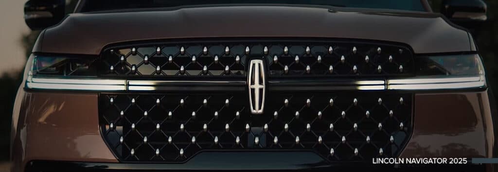 440 ford Navigator vs escalade IMAGE1 1024x354