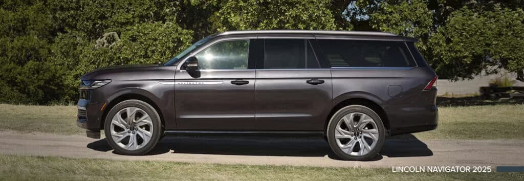 440 ford Navigator vs escalade IMAGE2 1 1024x354