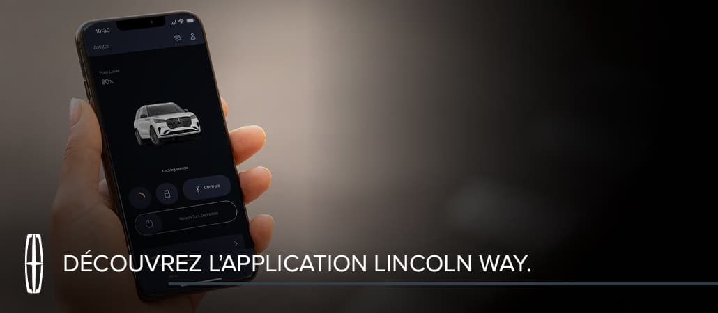 Hand holding a smartphone displaying the Lincoln app interface, with the text "Découvrez l'application Lincoln."