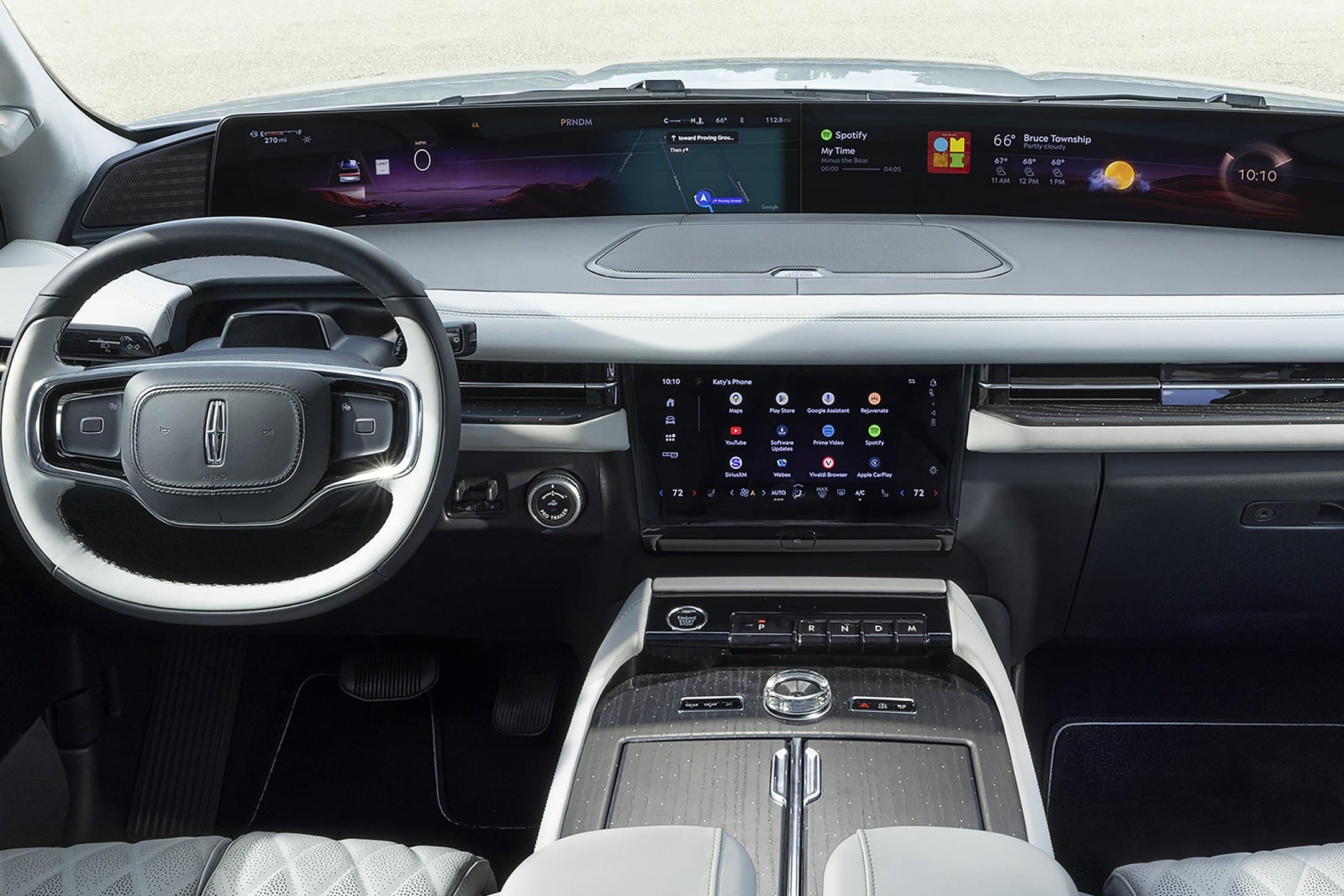 Habitacle du Lincoln Navigator Black Label et son écran panoramique